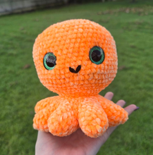 Load image into Gallery viewer, Big Octopus Crochet
