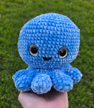 Load image into Gallery viewer, Big Octopus Crochet
